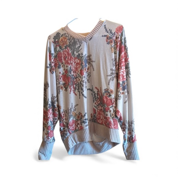 white birch Tops - NWOT really pretty flower cream colored sweater